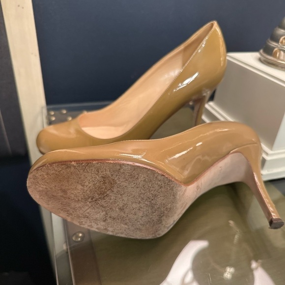 New York Women’s Neutral Heels! - Picture 5 of 9